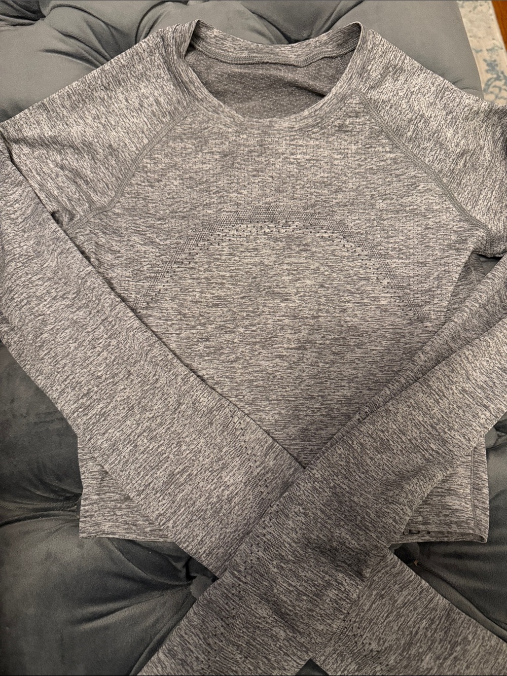 lululemon athletica Long Sleeve Athletic Top in Heather Gray